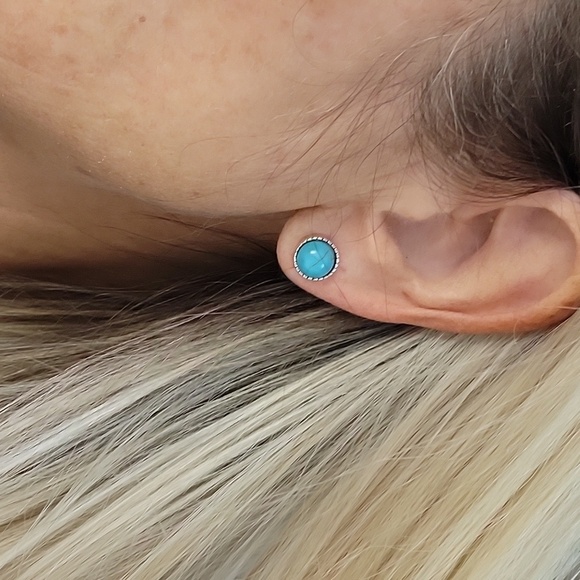 🔥LAST PAIR🔥 TURQUOISE HOWLITE BULLET STUD EARRINGS - Picture 3 of 6